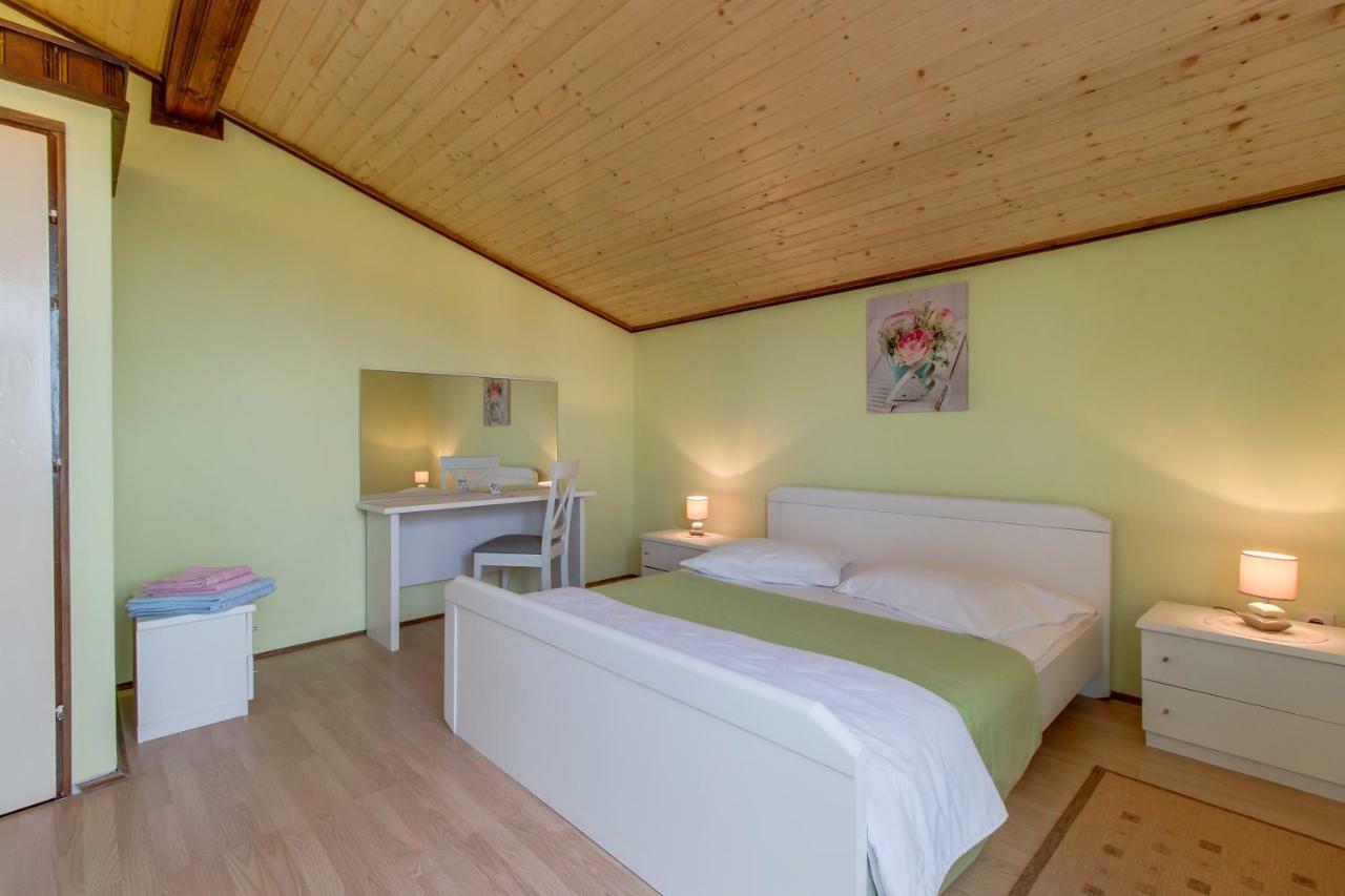 Apartment Malvina Mali Losinj Exterior photo