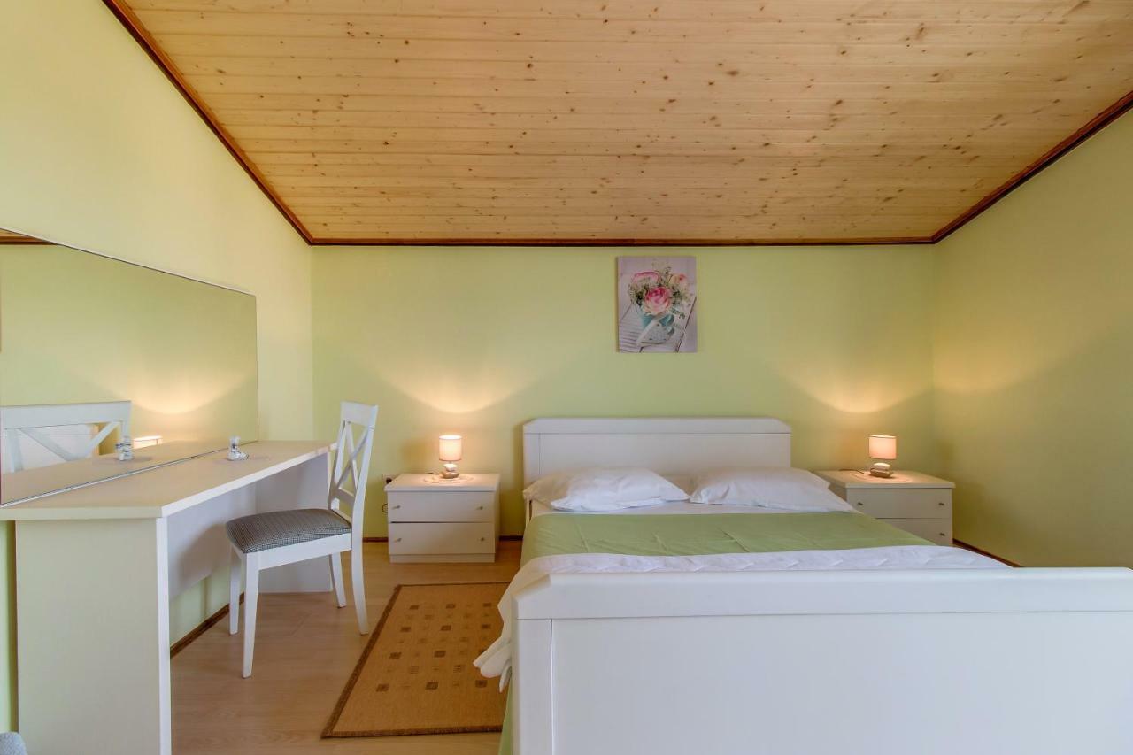 Apartment Malvina Mali Losinj Exterior photo